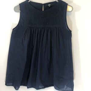 Uniqlo Sleeveless Blouse w/ embroidered detail - M